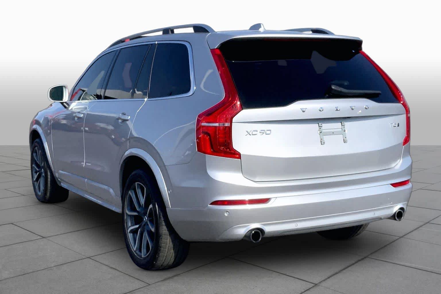 Used 2018 Volvo XC90 T5 Momentum w/ Convenience Package AWD/4WD image 12