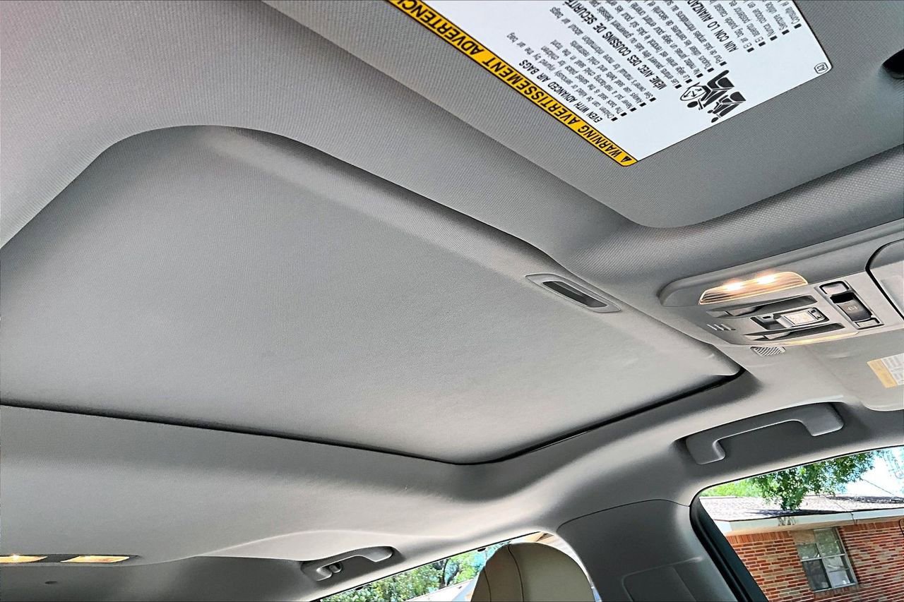 Used 2020 Toyota Highlander XLE FWD image 28