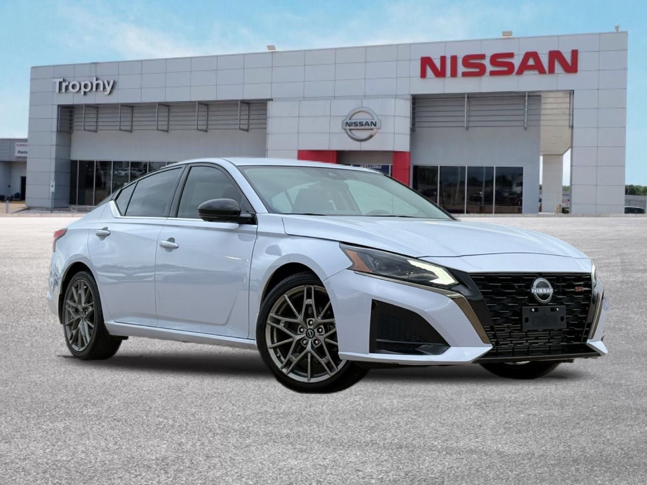 Used 2023 Nissan Altima 2.0 SR FWD image 1