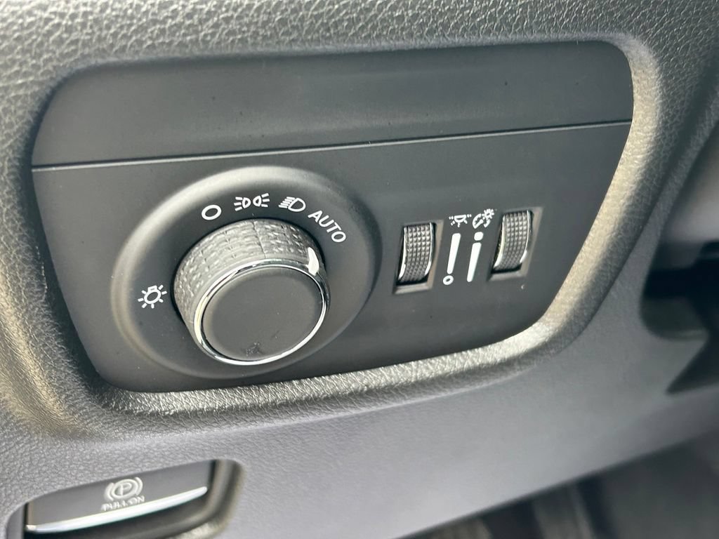 Used 2024 Jeep Grand Cherokee L Altitude AWD/4WD image 29