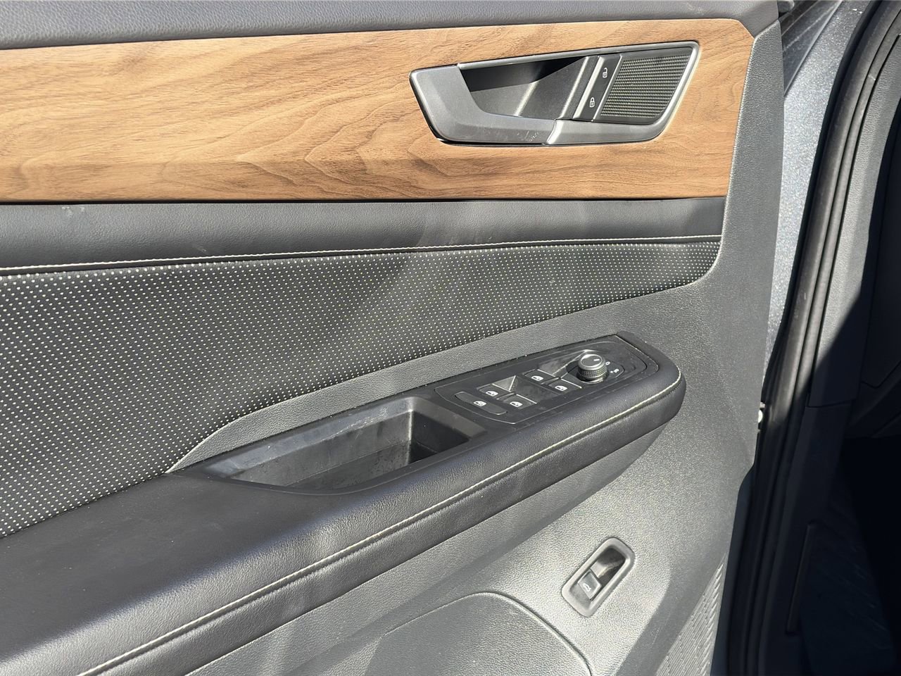 Used 2024 Volkswagen Atlas SE image 24