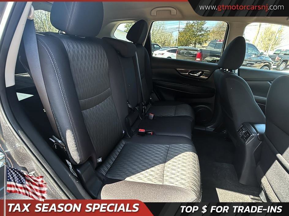 Used 2018 Nissan Rogue SV image 35