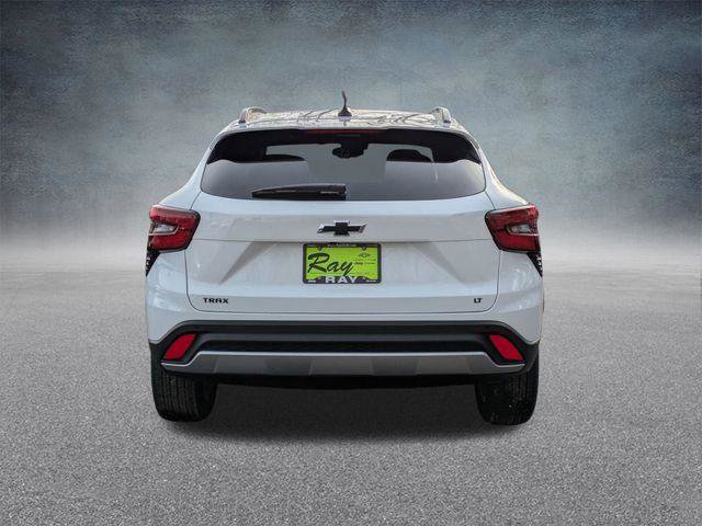 New 2026 Chevrolet Trax LT w/ Driver Confidence Package FWD image 5