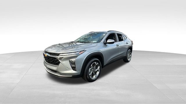 Used 2024 Chevrolet Trax LT image 2