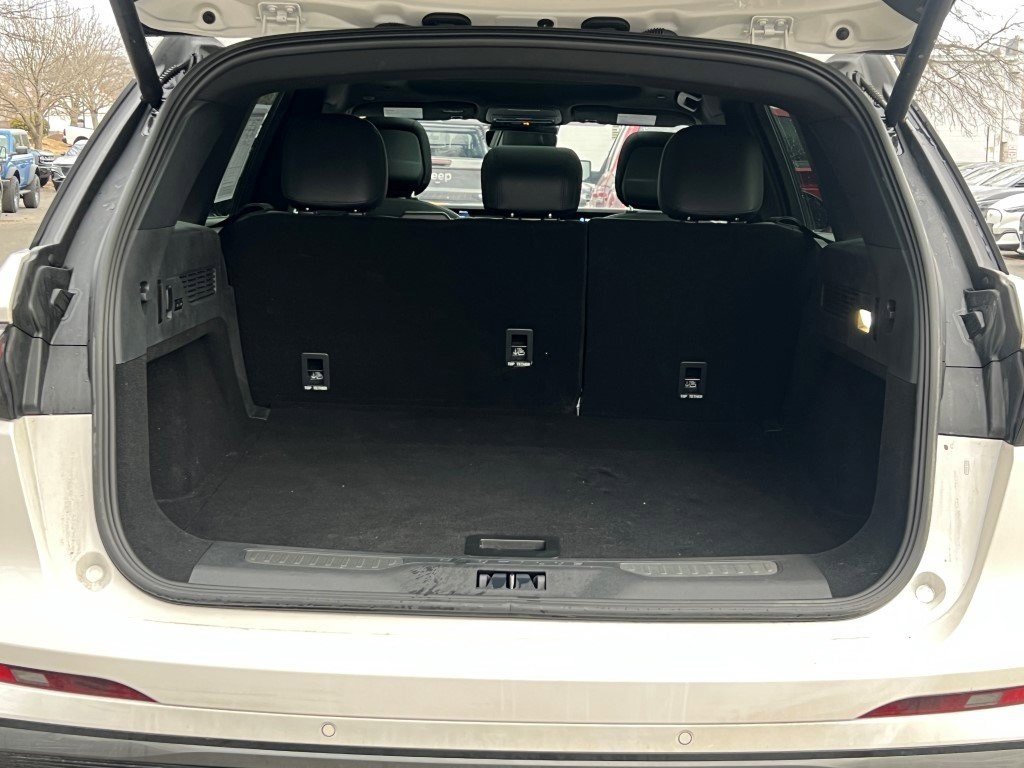 Used 2025 Lincoln Nautilus Premier w/ Equipment Group 102A image 15