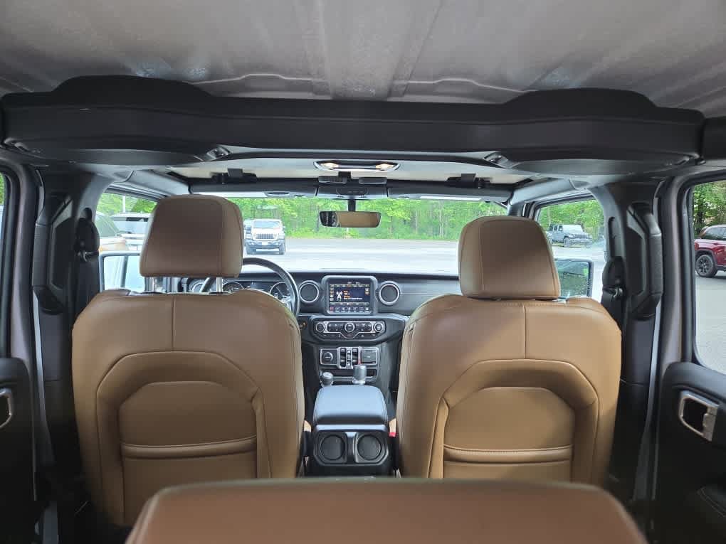 Used 2023 Jeep Wrangler Unlimited Sahara w/ Cold Weather Group AWD/4WD image 35