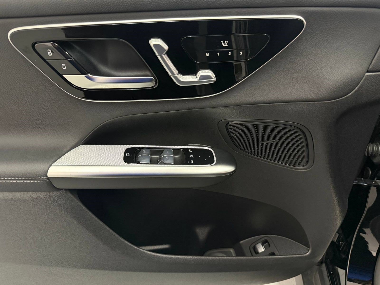 Certified 2025 Mercedes-Benz GLC 350e 4MATIC image 11