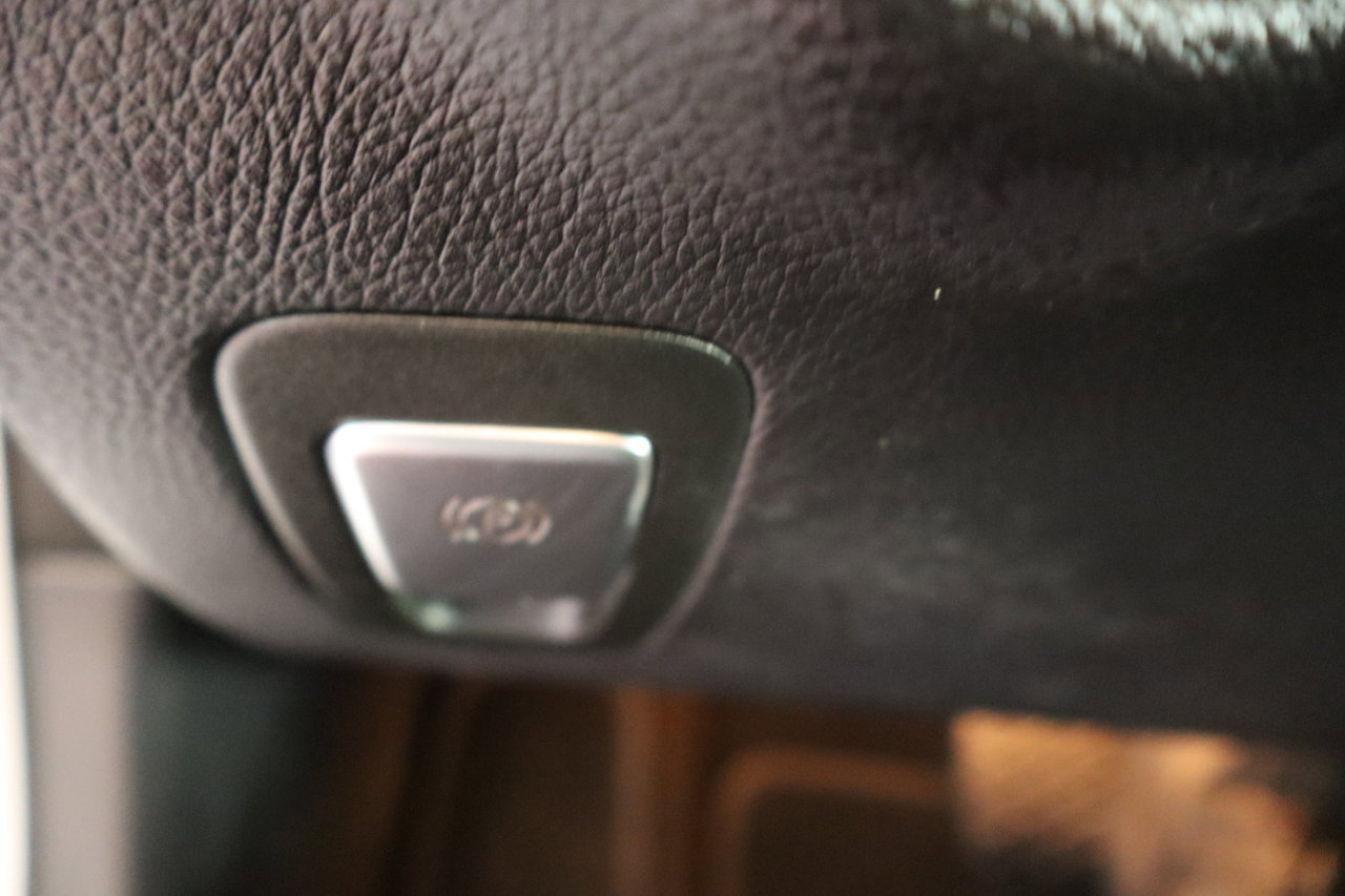 Used 2019 Mercedes-Benz C 300 4MATIC Sedan image 33