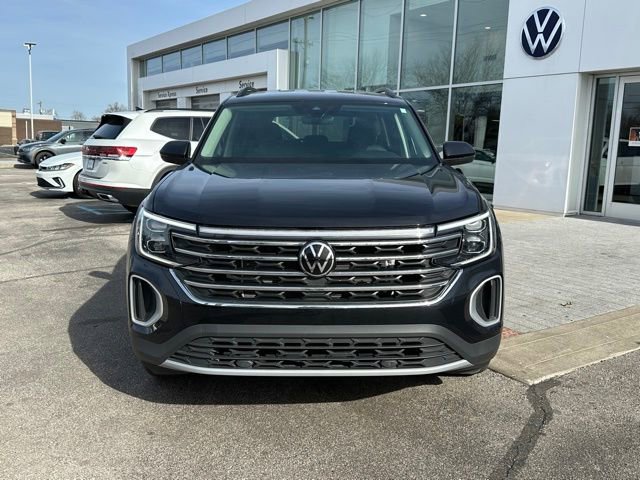 Used 2024 Volkswagen Atlas SE image 2