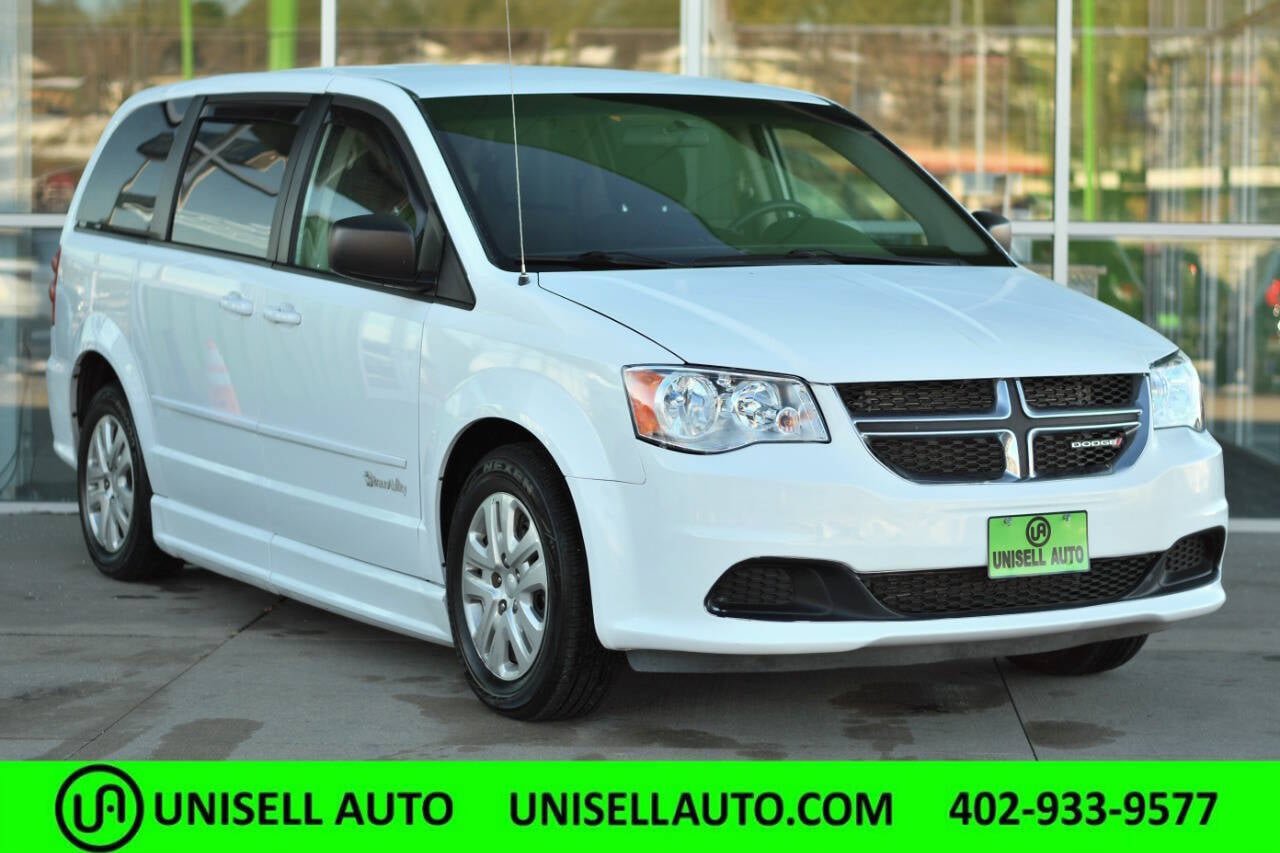 Used 2017 Dodge Grand Caravan SE w/ Power Window Group FWD image 2