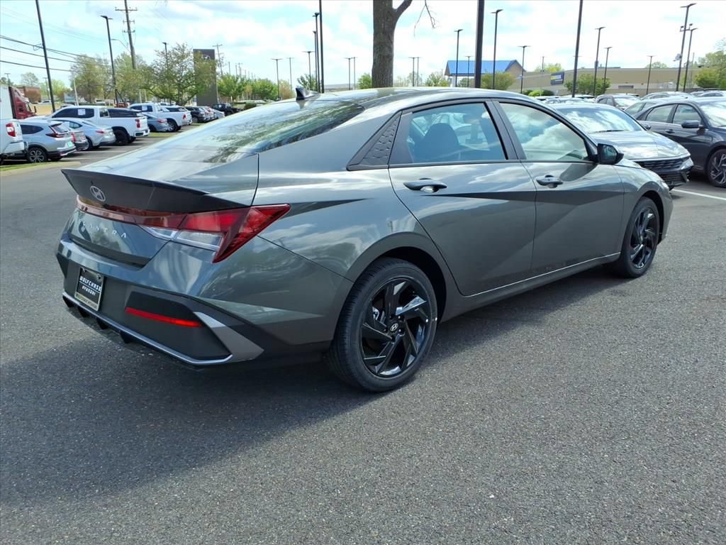 New 2026 Hyundai Elantra Sport FWD image 18