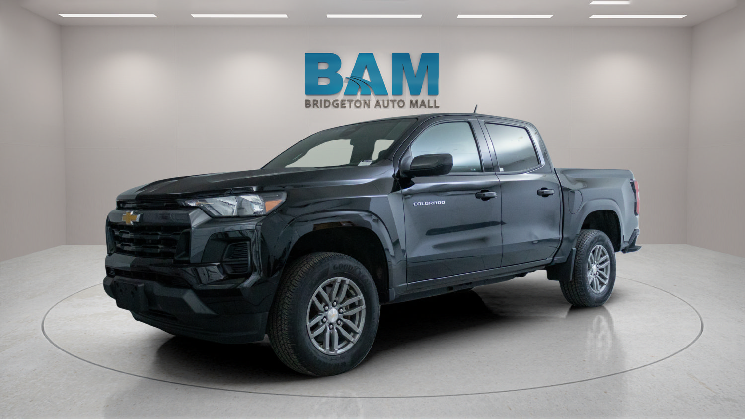 Used 2023 Chevrolet Colorado LT RWD image 3