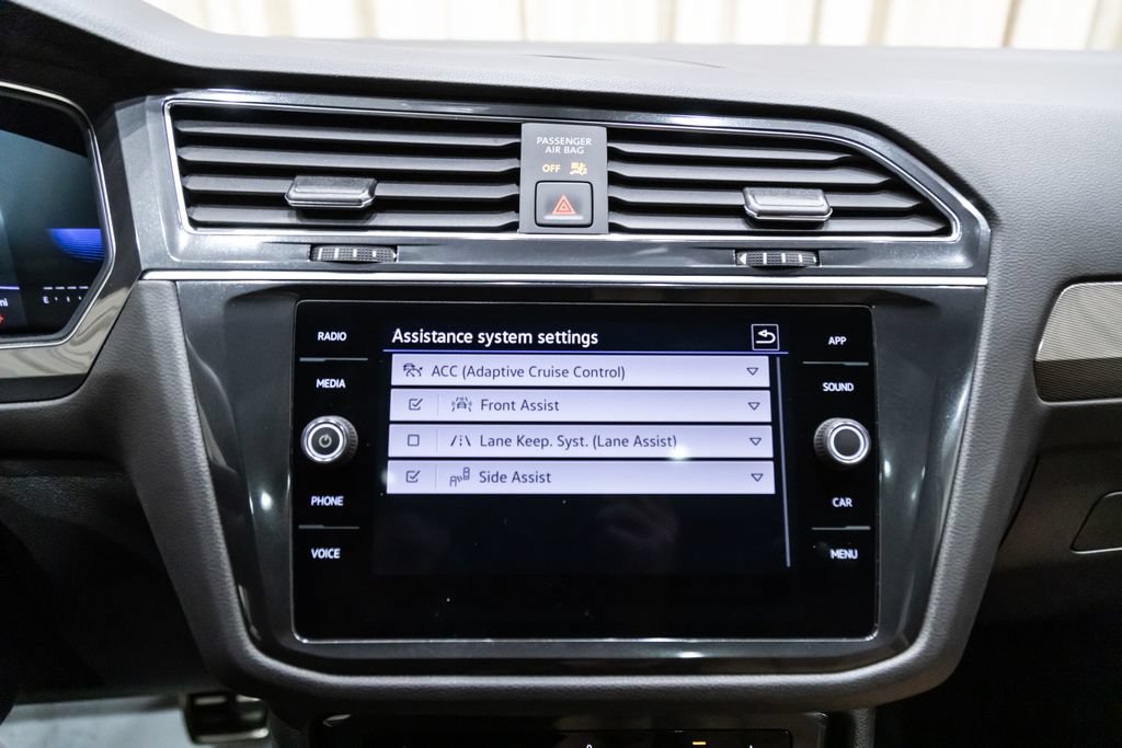 Certified 2024 Volkswagen Tiguan SE R-Line AWD/4WD image 21