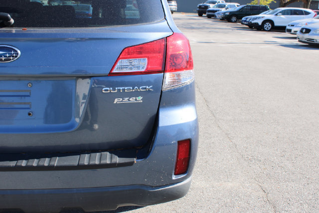 Used 2013 Subaru Outback 2.5i Limited w/ Moonroof Pkg AWD/4WD image 38