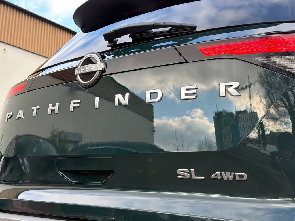 Used 2025 Nissan Pathfinder SL image 6