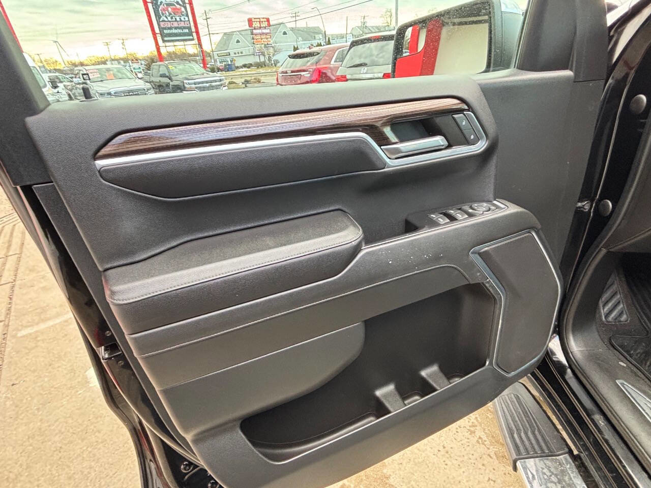 Used 2022 Chevrolet Silverado 1500 LT w/ Z71 Off-Road Package image 26