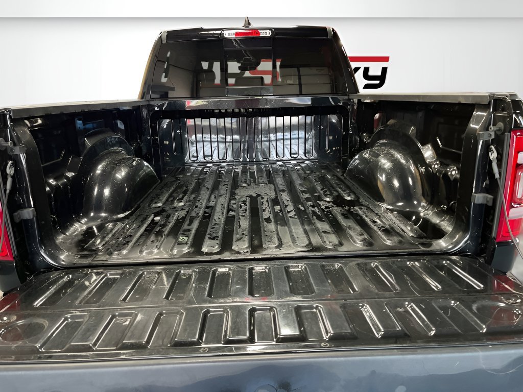 Used 2022 RAM 1500 Laramie w/ Sport Appearance Package AWD/4WD image 28