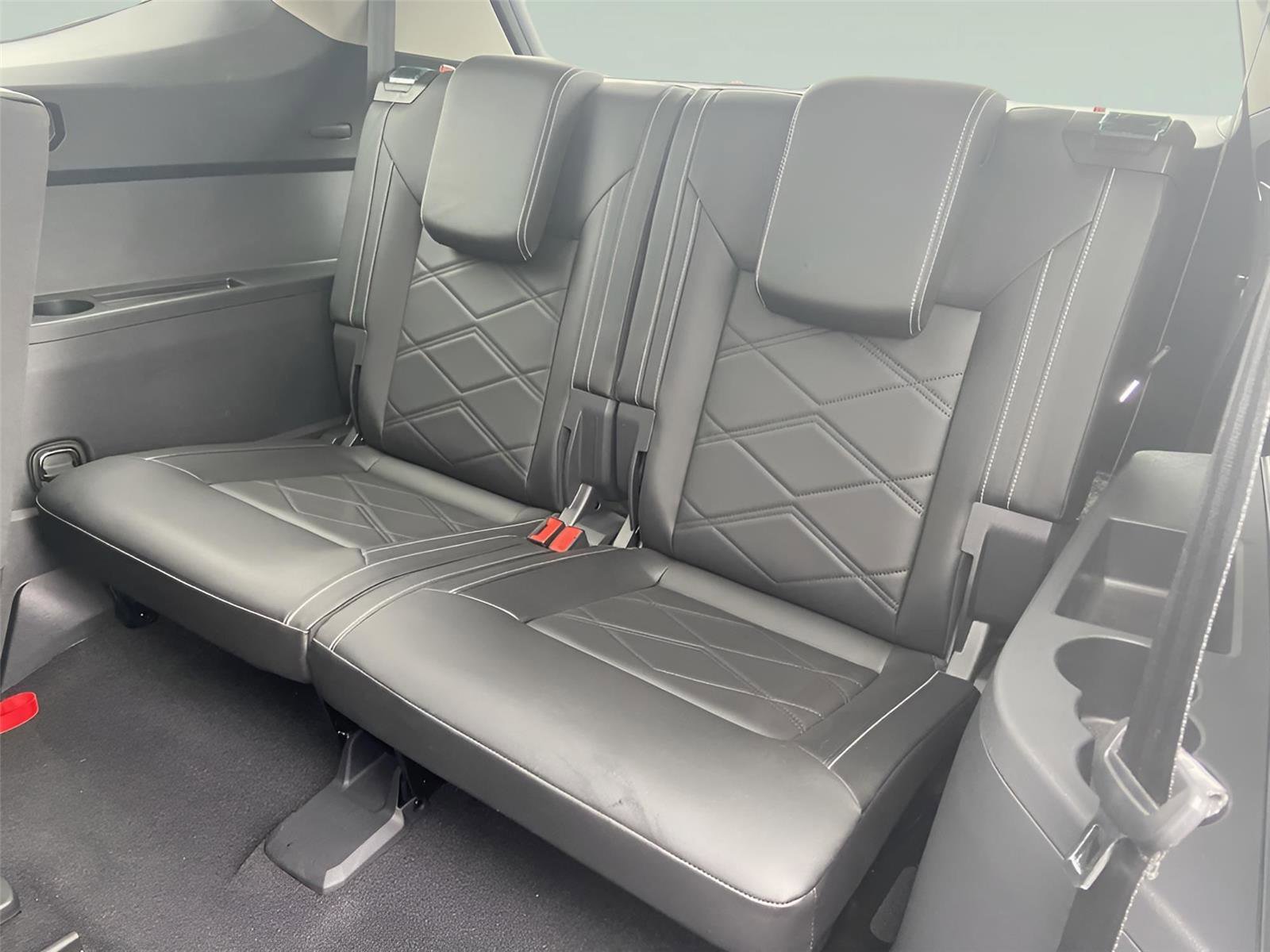 Used 2025 Volkswagen Atlas SE image 19