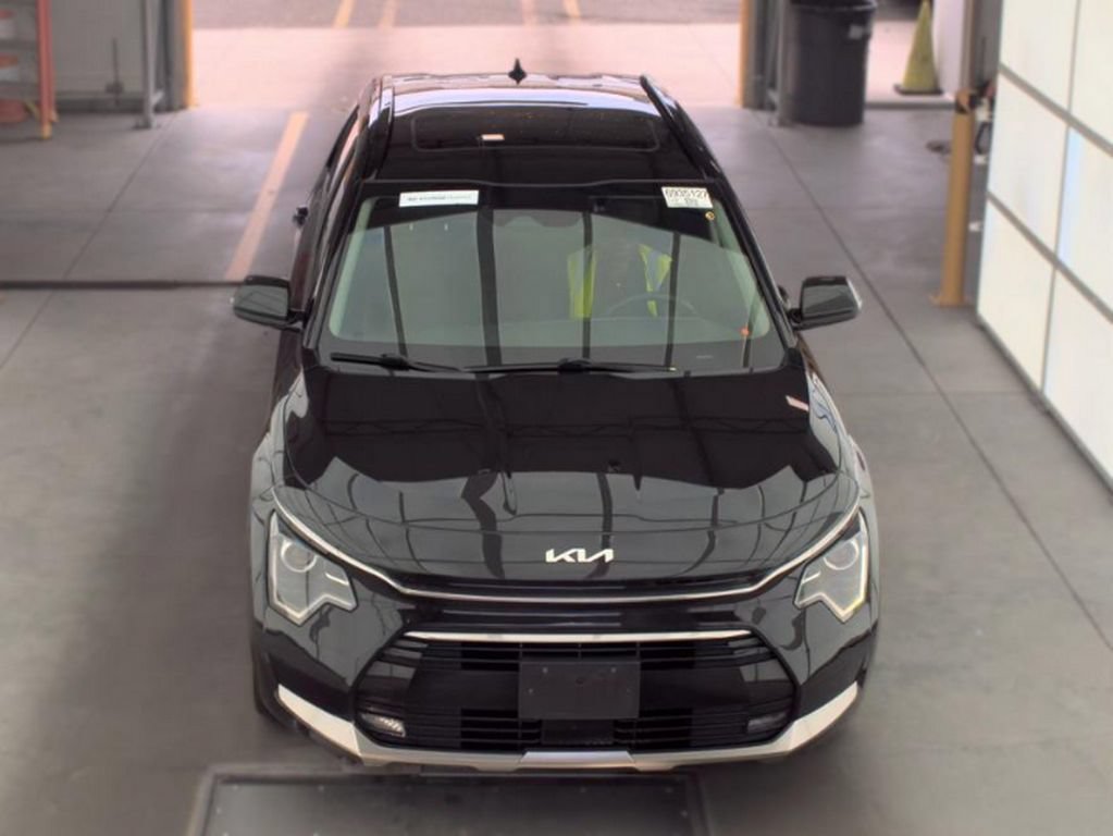 Used 2023 Kia Niro EX Touring FWD image 2