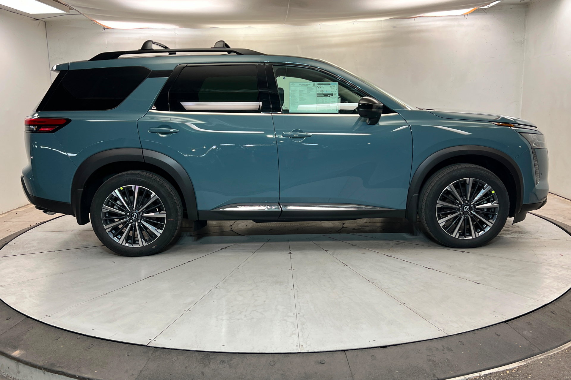 New 2026 Nissan Pathfinder Platinum AWD/4WD image 6