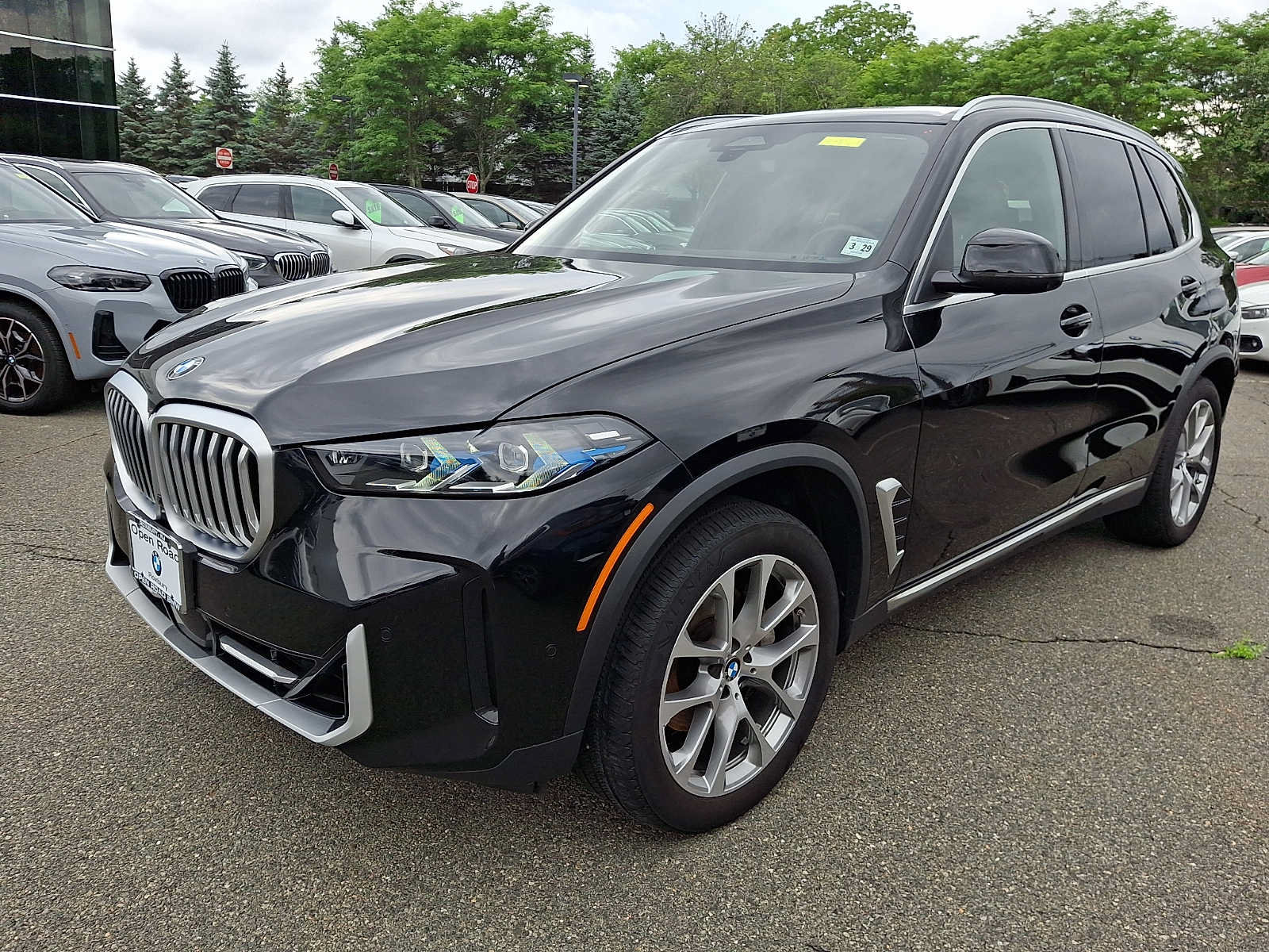 Used 2024 BMW X5 xDrive40i w/ Premium Package AWD/4WD image 3