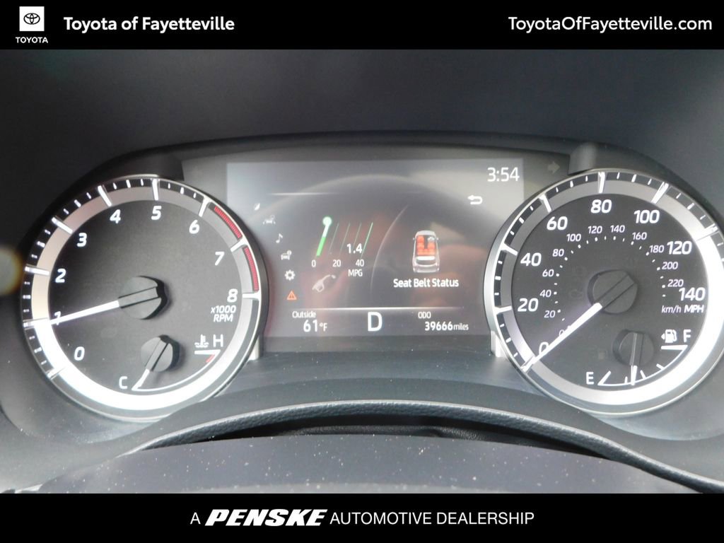 Used 2023 Toyota Highlander XLE AWD/4WD image 13