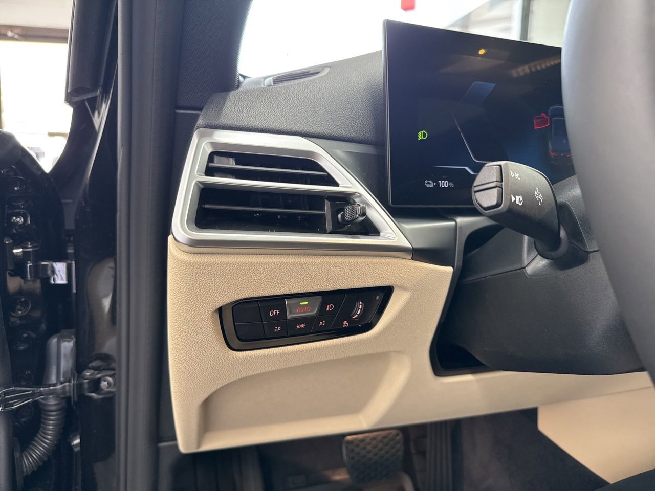 New 2025 BMW i4 xDrive40i image 38