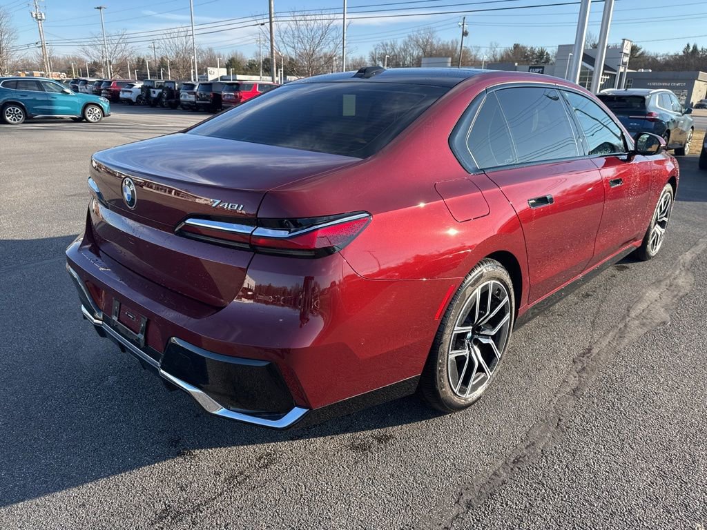 Used 2024 BMW 740i image 3