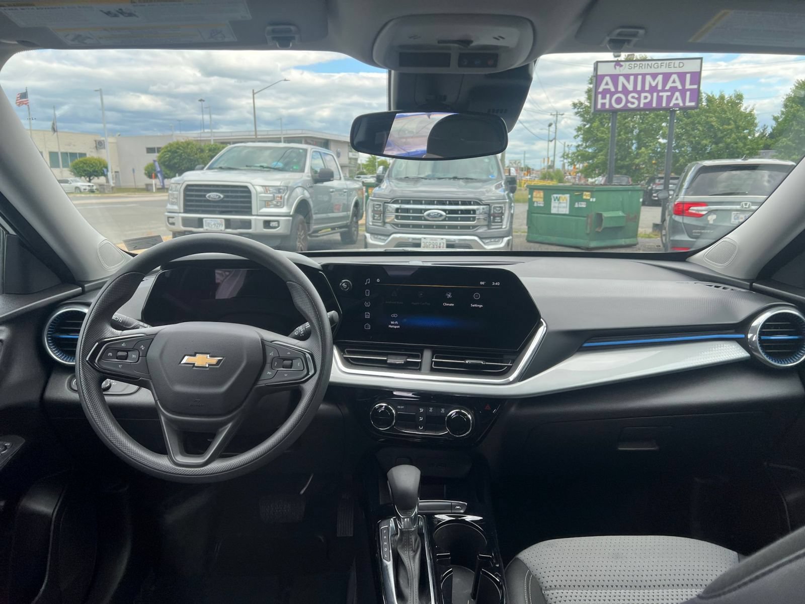 Used 2025 Chevrolet Trax LT FWD image 33