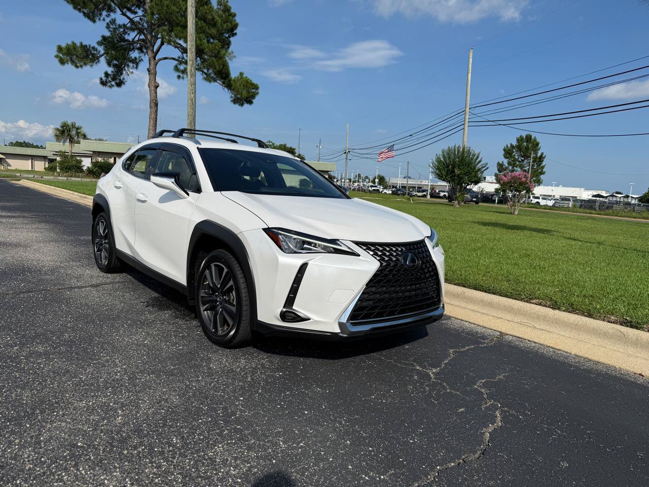 Used 2021 Lexus UX 200 w/ Accessory Package (A2) FWD image 4