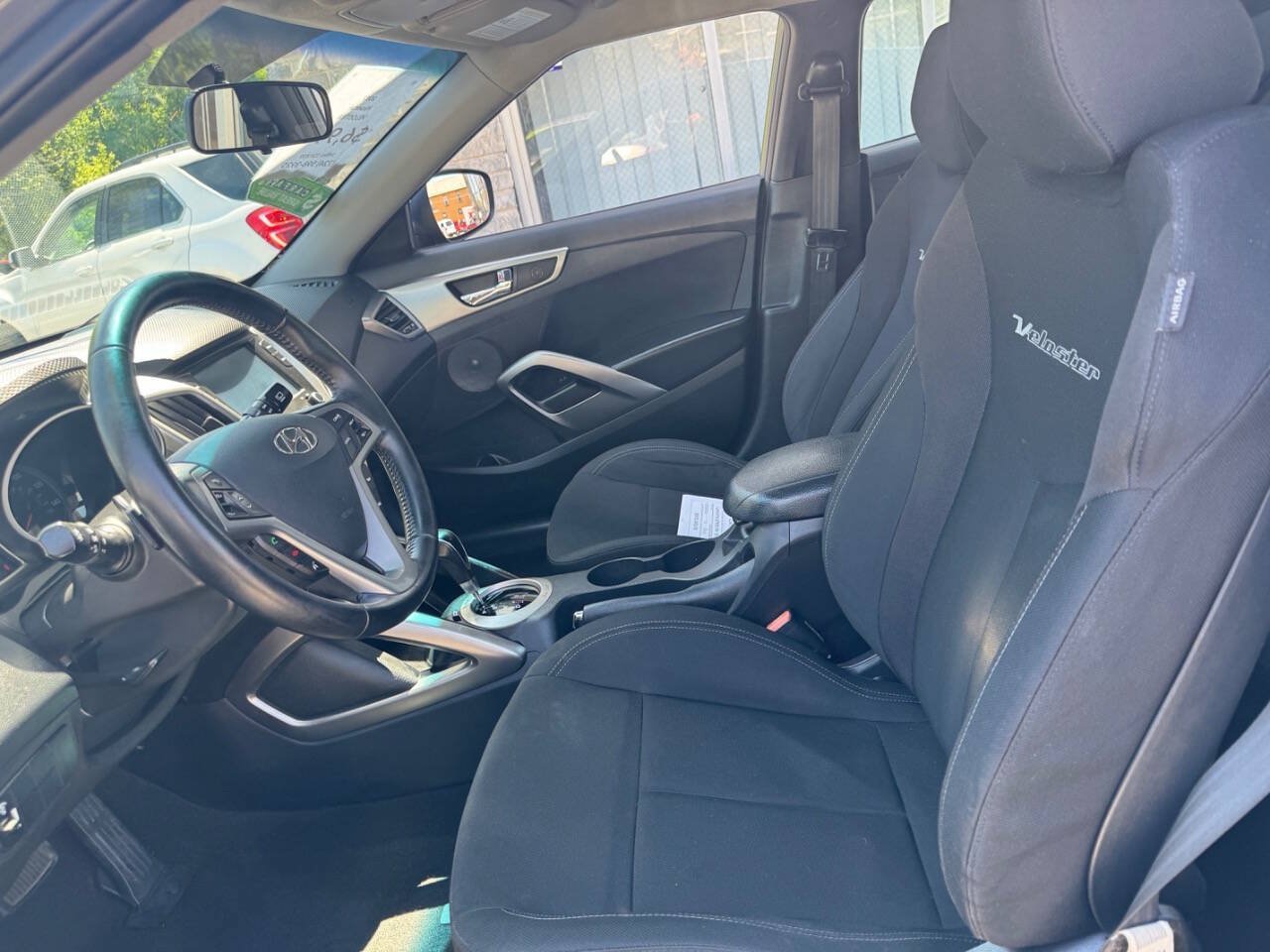 Used 2017 Hyundai Veloster FWD image 11