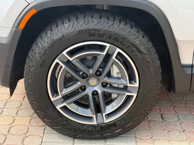 Used 2025 Rivian R1S Adventure AWD/4WD image 11