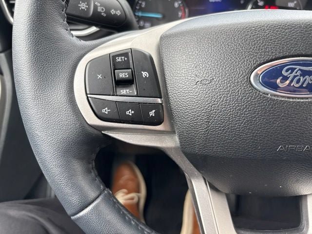 Used 2023 Ford Explorer XLT w/ Equipment Group 202A AWD/4WD image 29