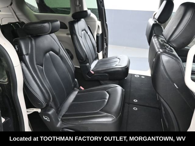 Used 2023 Chrysler Pacifica Touring-L image 8