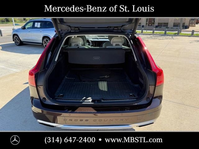 Used 2017 Volvo V90 T6 Cross Country image 8