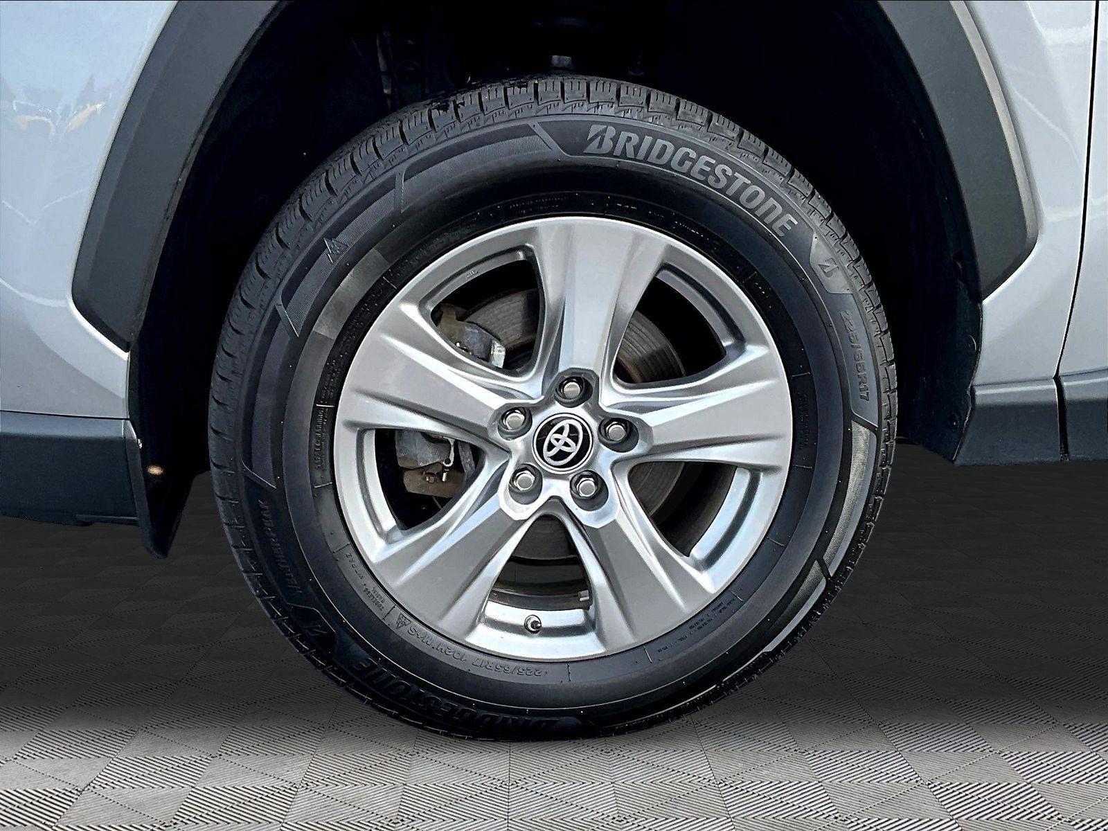Used 2024 Toyota RAV4 LE AWD/4WD image 34