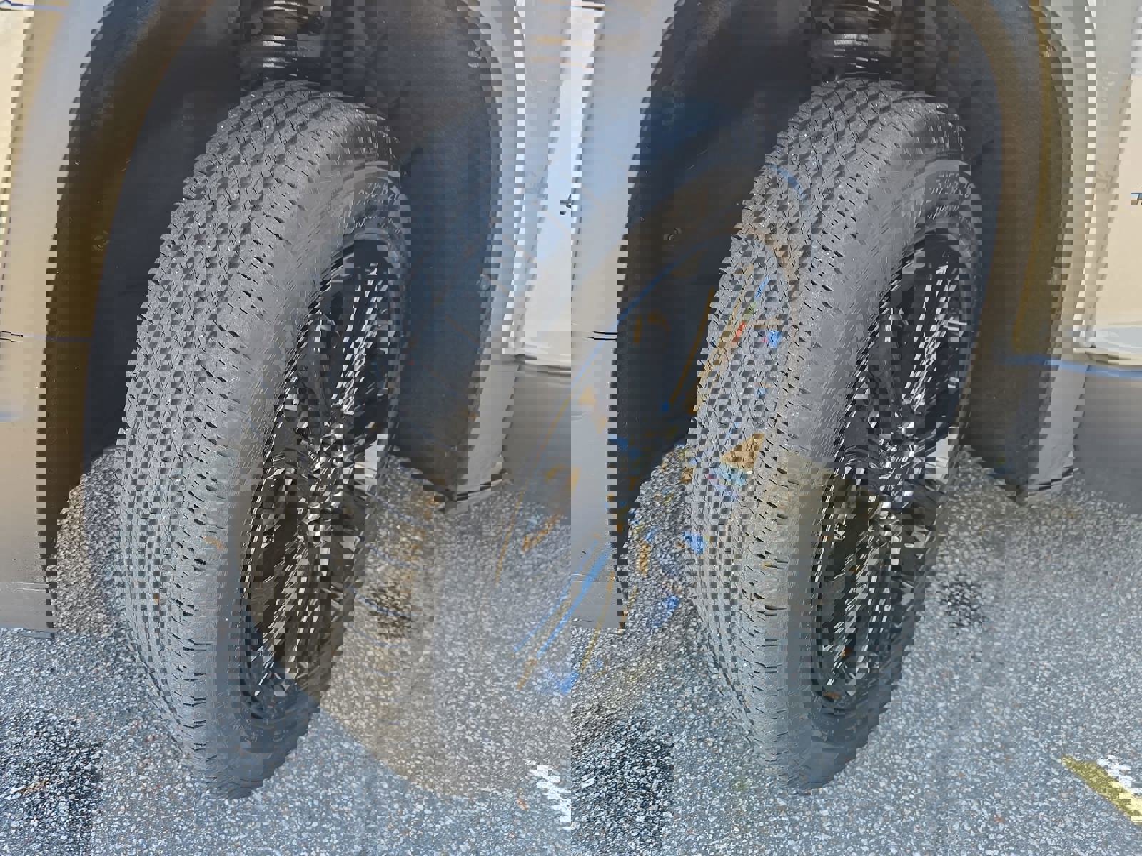 Used 2023 GMC Acadia SLE w/ Driver Convenience Package image 32