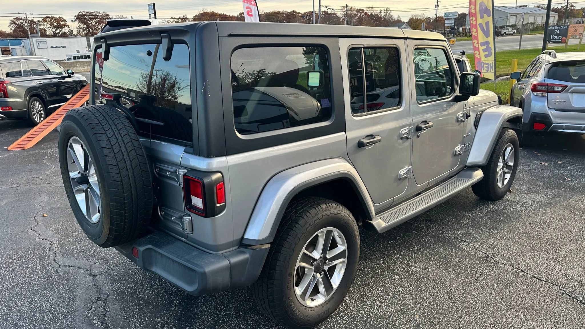 Used 2020 Jeep Wrangler Unlimited Sahara image 7