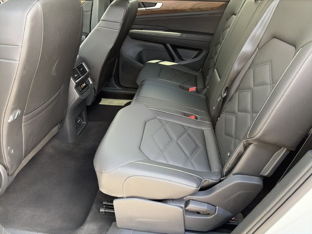 Used 2025 Volkswagen Atlas SE FWD image 16