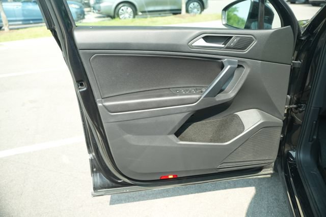 Used 2021 Volkswagen Tiguan SE AWD/4WD image 14
