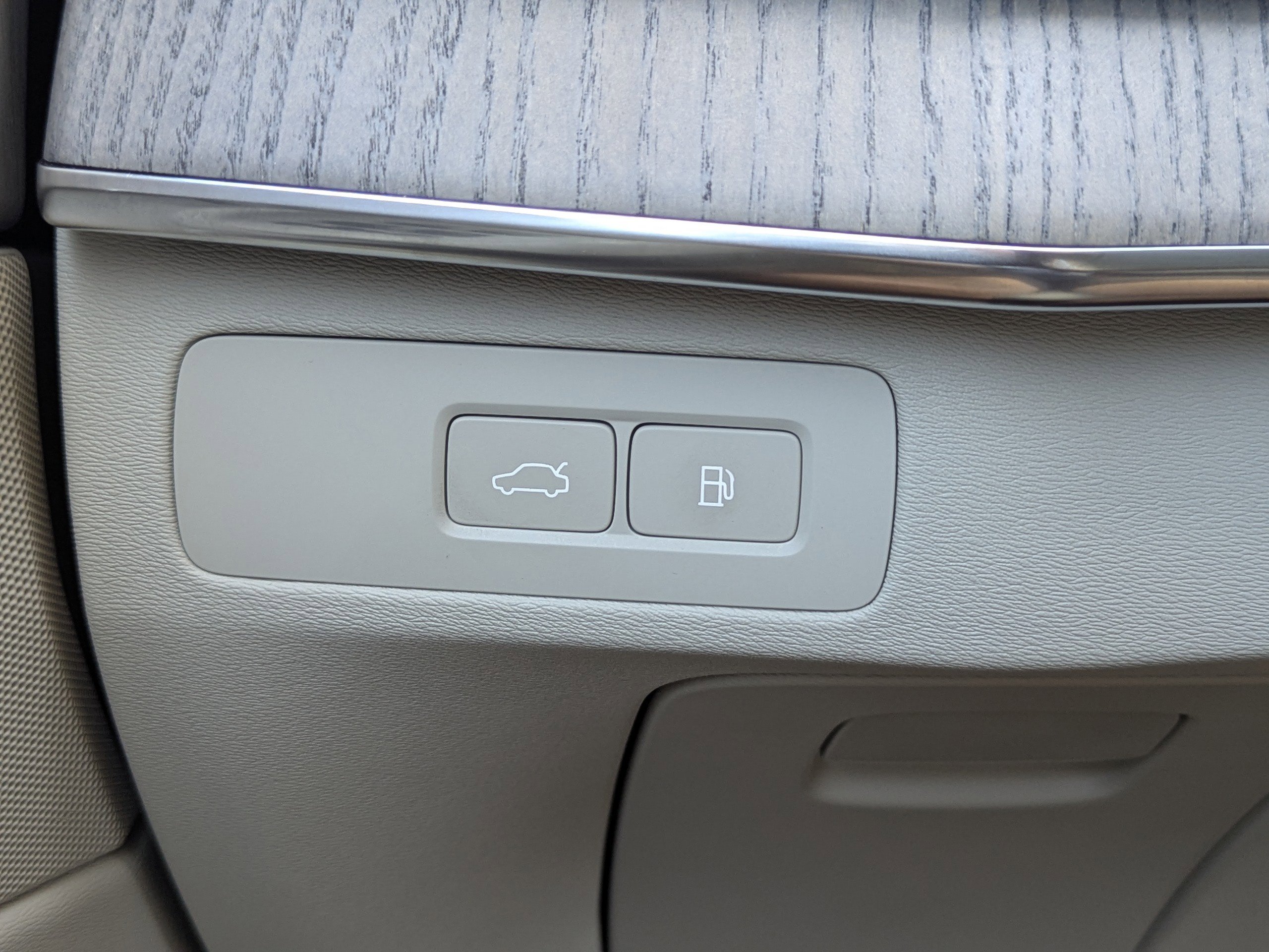 Used 2023 Volvo XC90 T8 Plus w/ Protection Package Premier image 32