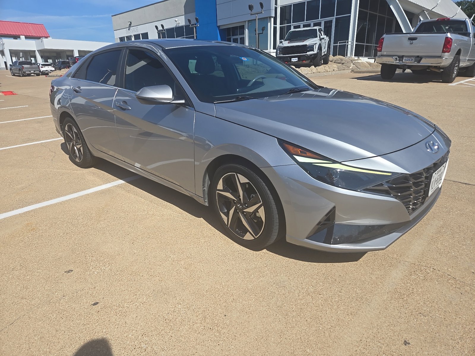 Used 2021 Hyundai Elantra SEL w/ Convenience + Premium Package FWD image 3