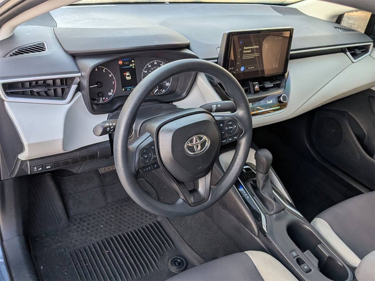 Used 2025 Toyota Corolla LE image 9