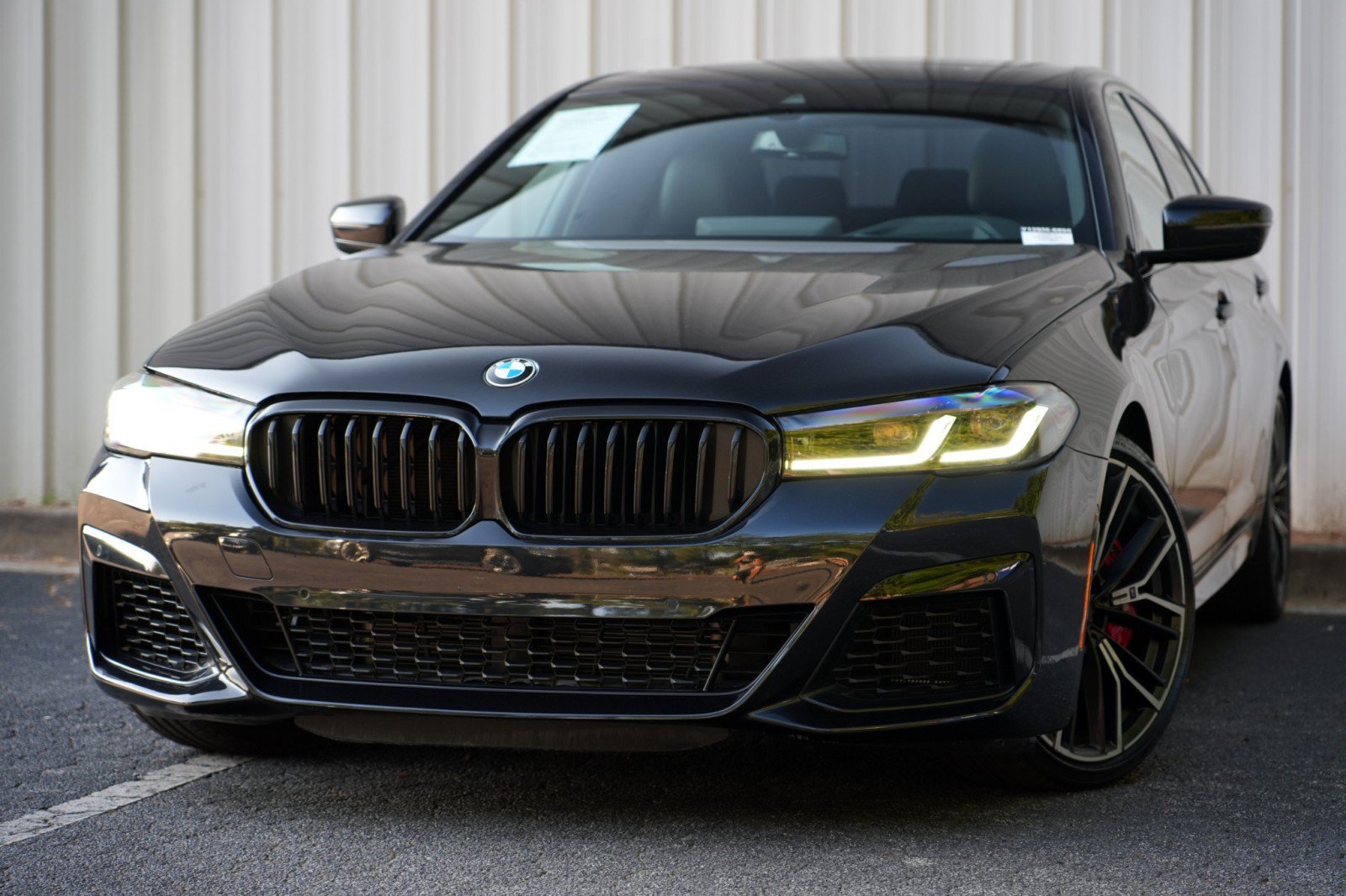 Used 2023 BMW 540i w/ M Sport Package RWD image 3