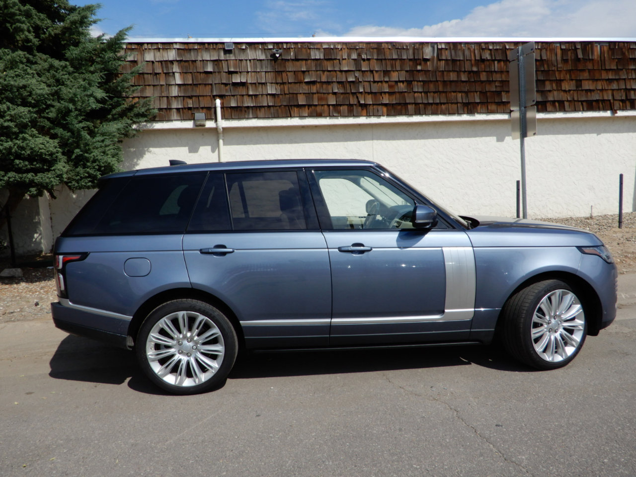 Used 2019 Land Rover Range Rover HSE image 4