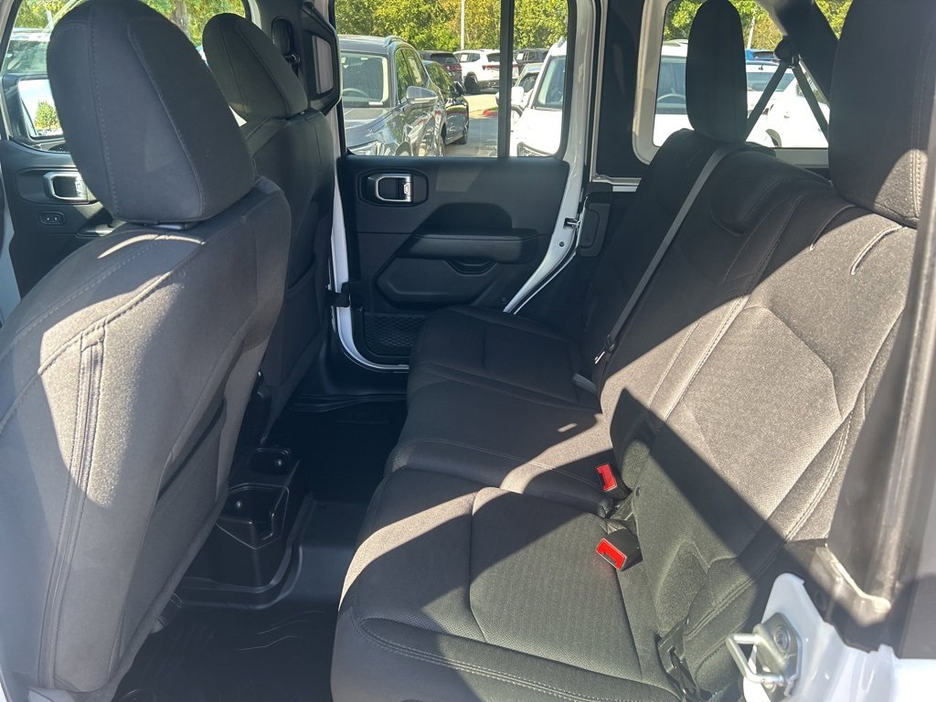 Used 2018 Jeep Wrangler Unlimited Sahara image 29