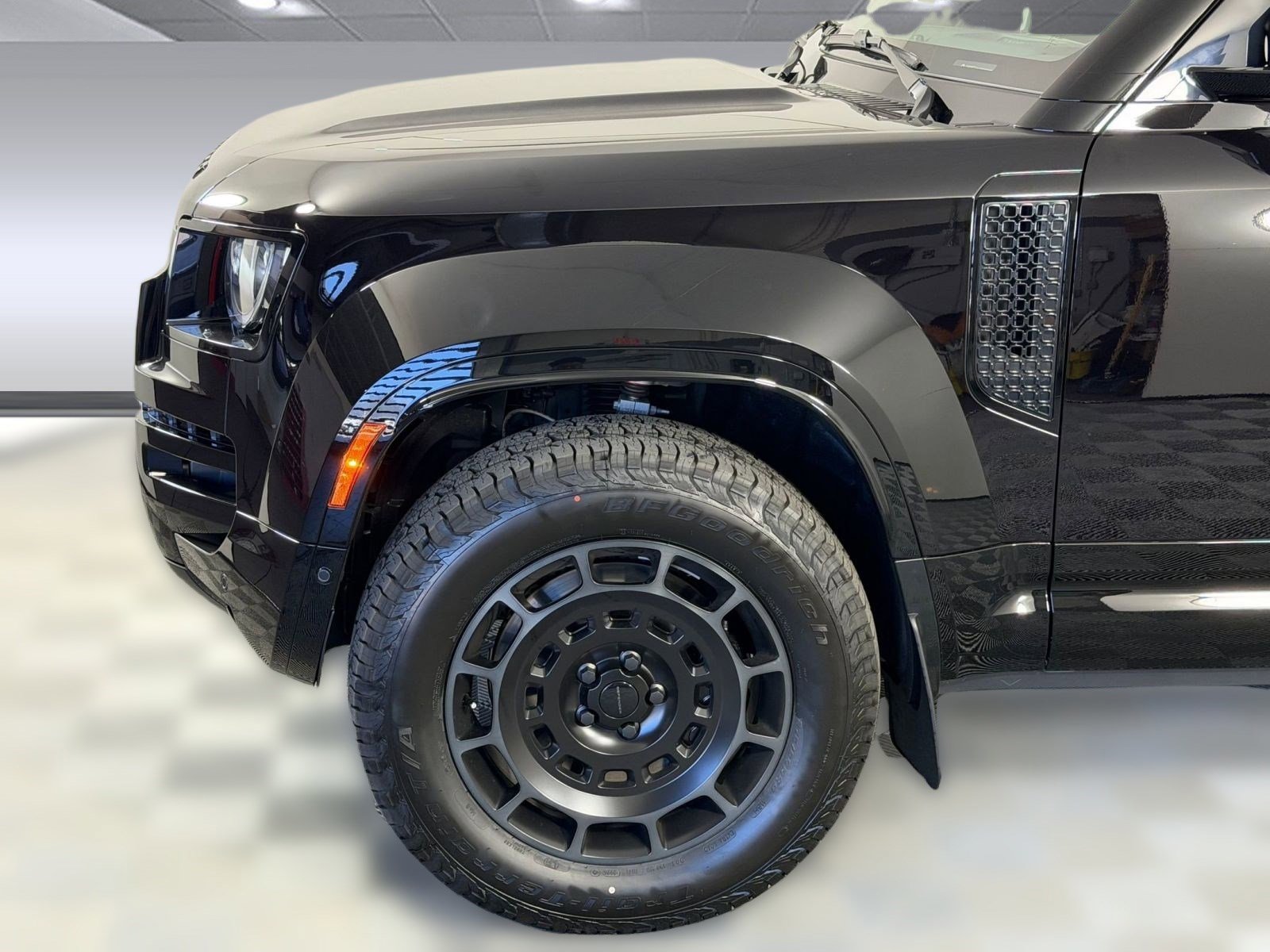 Used 2026 Land Rover Defender 110 OCTA image 19