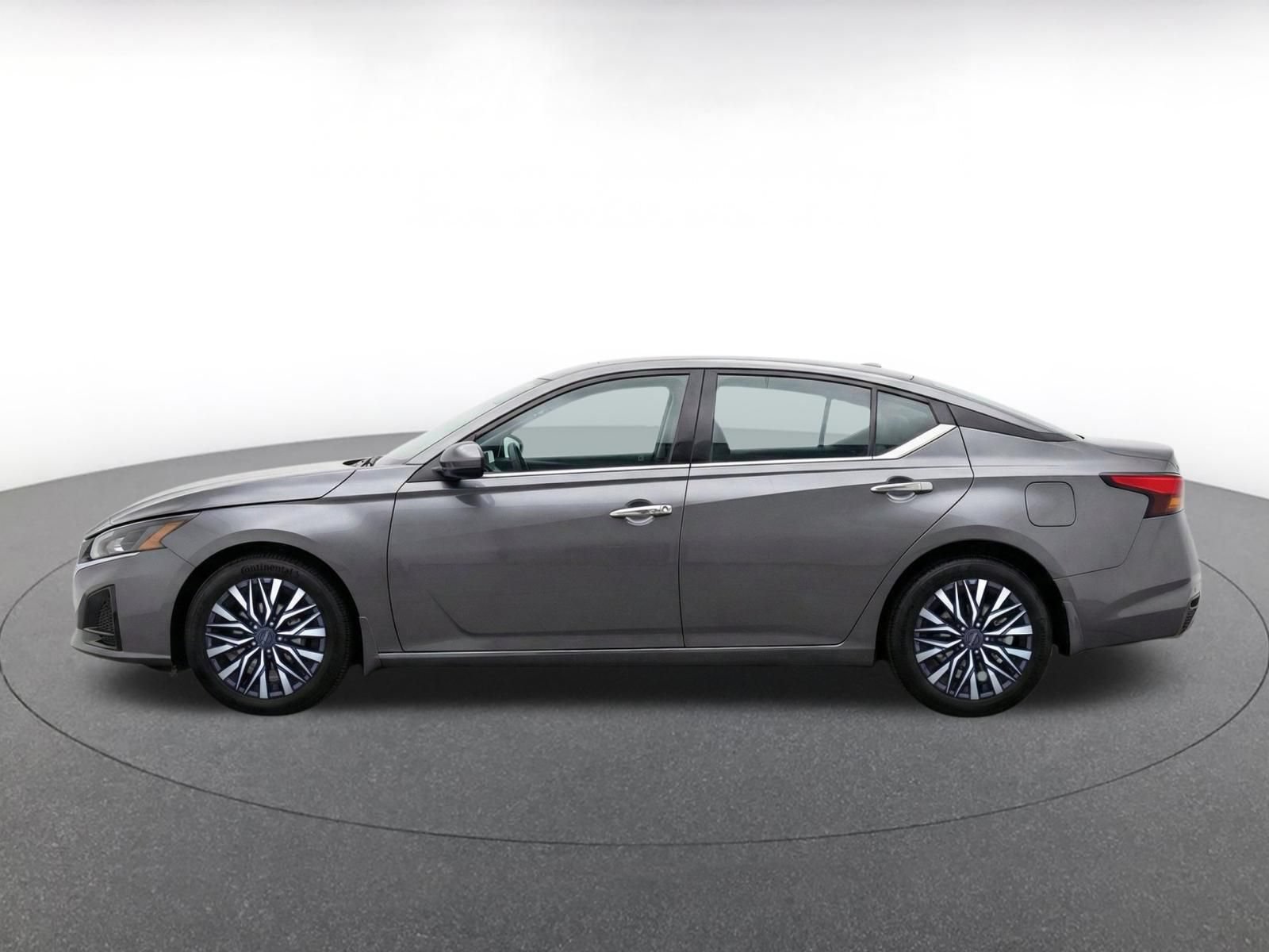 Used 2025 Nissan Altima 2.5 SV FWD image 4