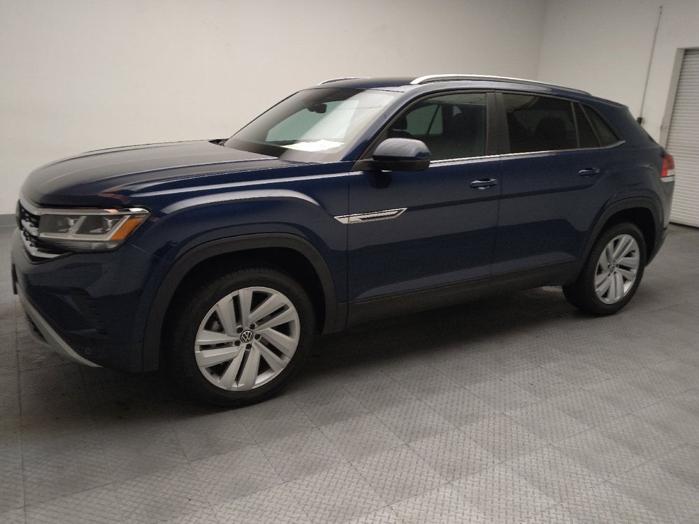 Used 2023 Volkswagen Atlas Cross Sport SE w/ Panoramic Sunroof Package FWD image 2