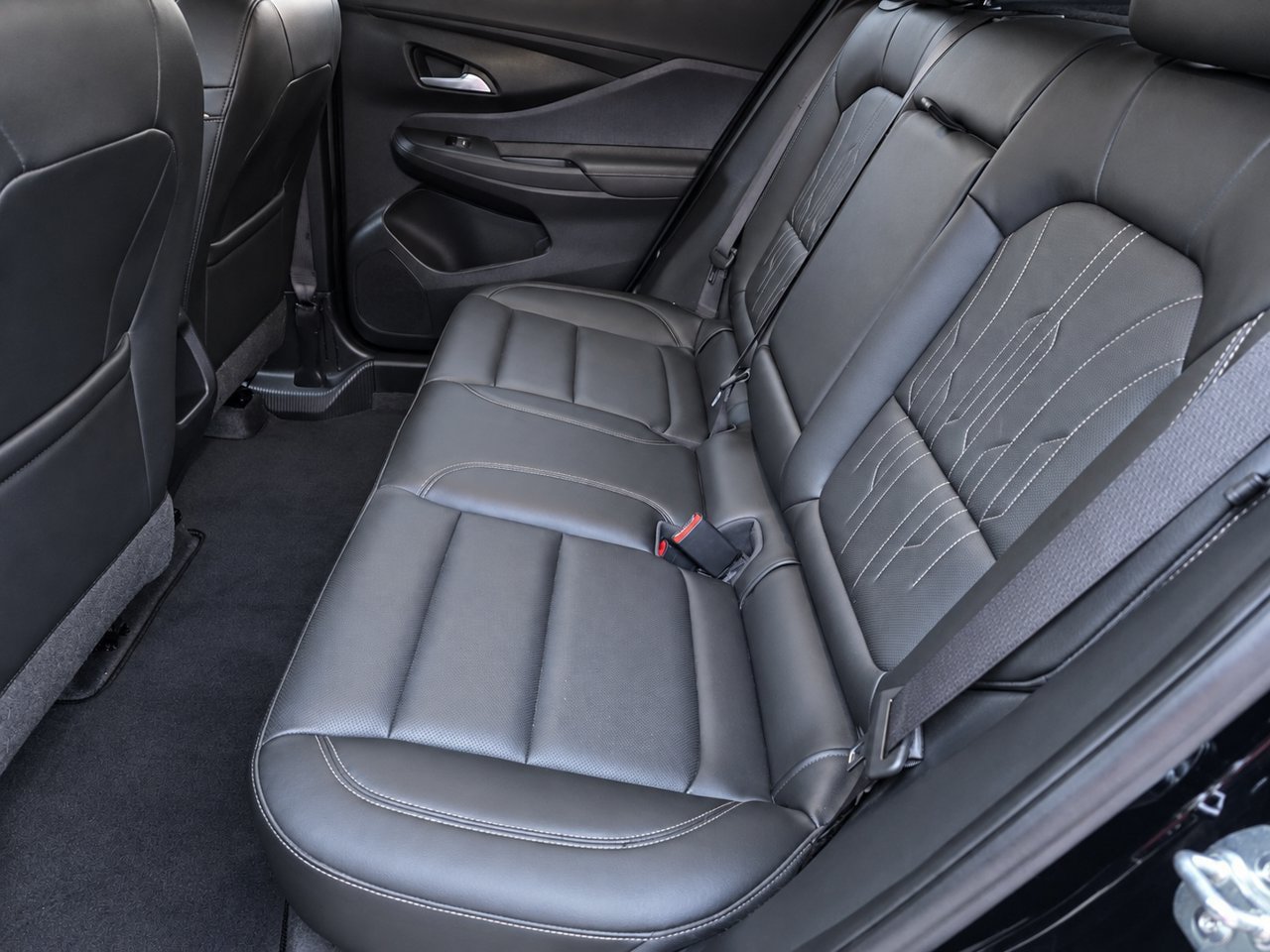 Certified 2025 Buick Envista Avenir FWD image 24